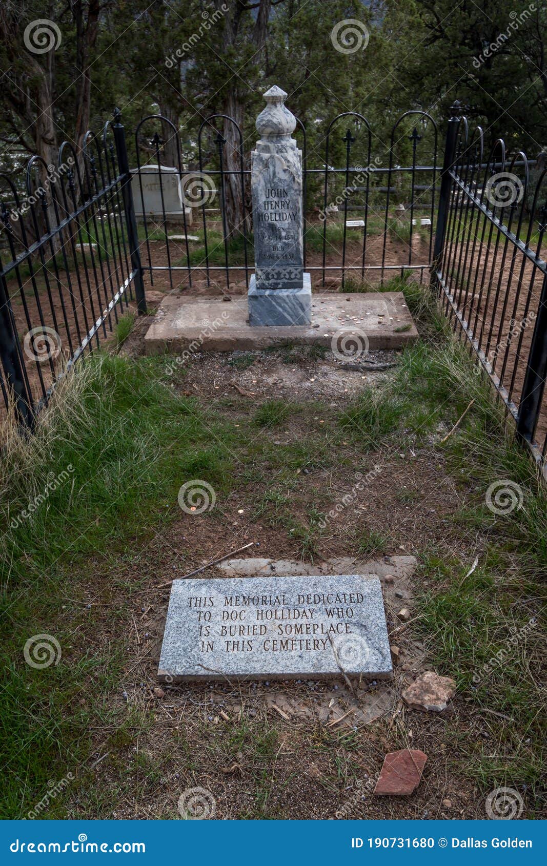 gravestone of john henry Ã¢â¬ÅdocÃ¢â¬Â holliday